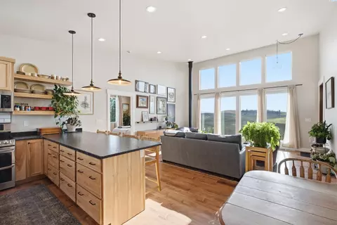 Kitchen - 915 Brown Rd, Pullman, WA 99163 photo 1 of 6
