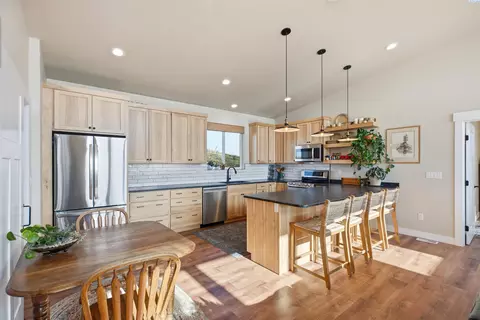 Kitchen - 915 Brown Rd, Pullman, WA 99163 photo 2 of 6