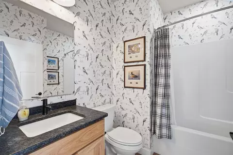 Bath - 915 Brown Rd, Pullman, WA 99163 photo 1 of 2