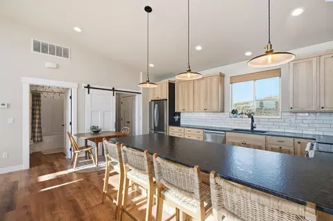 Kitchen - 915 Brown Rd, Pullman, WA 99163 photo 6 of 6