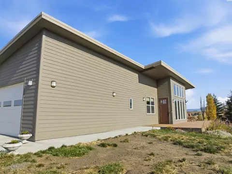 Exterior - 915 Brown Rd, Pullman, WA 99163 photo 6 of 7