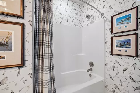 Bath - 915 Brown Rd, Pullman, WA 99163 photo 2 of 2