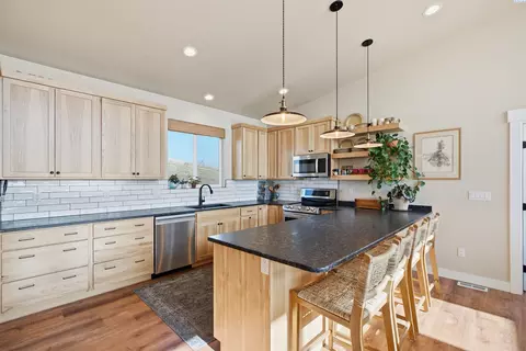 Kitchen - 915 Brown Rd, Pullman, WA 99163 photo 3 of 6