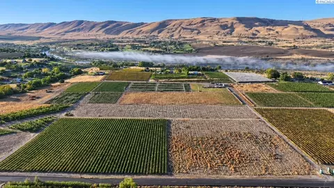 11805 W Creek Rd, Benton City, WA 99320