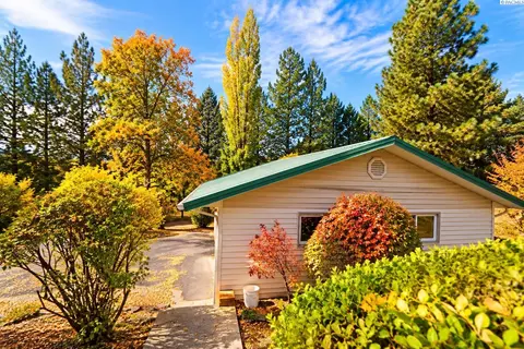 Exterior - 202 Weber Rd, Pullman, WA 99163 photo 6 of 11