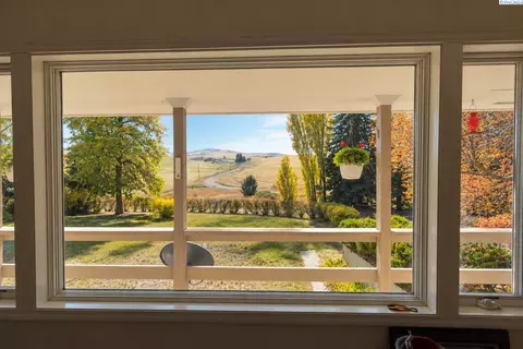Exterior - 202 Weber Rd, Pullman, WA 99163 photo 8 of 11