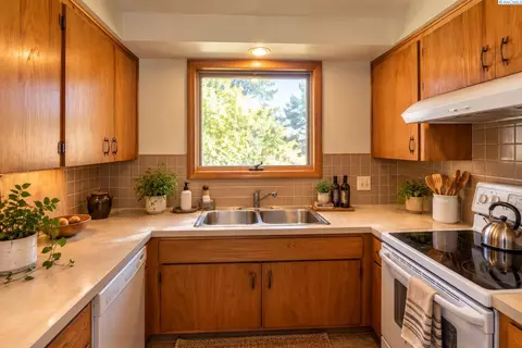 Kitchen - 202 Weber Rd, Pullman, WA 99163 photo 1 of 1