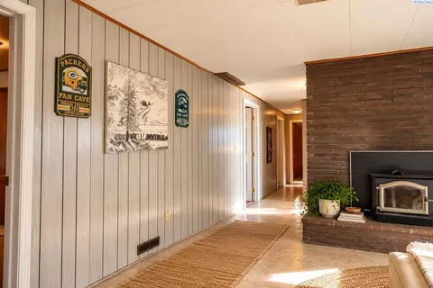 Entry Way - 202 Weber Rd, Pullman, WA 99163 photo 1 of 1