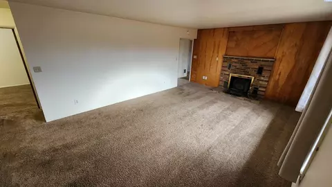 Living - 630 NW Cleveland, Pullman, WA 99163 photo 2 of 4