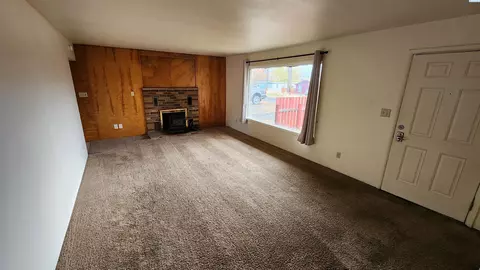 Living - 630 NW Cleveland, Pullman, WA 99163 photo 1 of 4