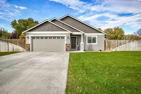 405 Sanlyn Ct, Benton City, WA 99320