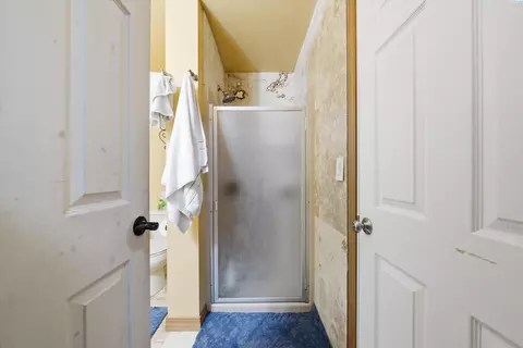 Bath - 645 E Ash Pl, Othello, WA 99344 photo 3 of 4
