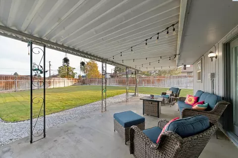 Exterior - 645 E Ash Pl, Othello, WA 99344 photo 4 of 9