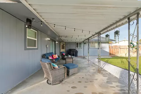 Exterior - 645 E Ash Pl, Othello, WA 99344 photo 5 of 9