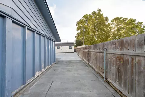 Exterior - 645 E Ash Pl, Othello, WA 99344 photo 6 of 9