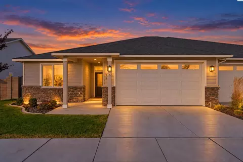 2585 Sunray Ave, Richland, WA 99352