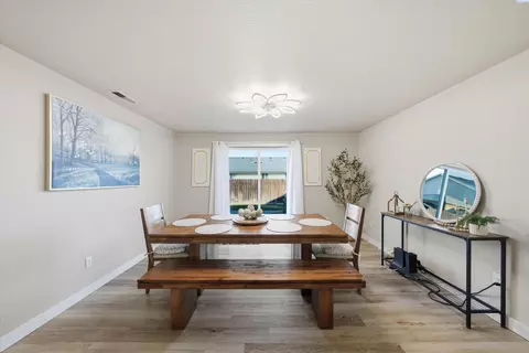 Dining - 7903 Saturna Dr, Pasco, WA 99301 photo 2 of 3