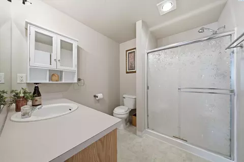 Bath - 7903 Saturna Dr, Pasco, WA 99301 photo 2 of 3