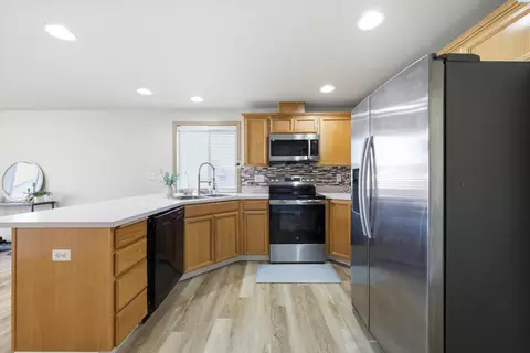 Kitchen - 7903 Saturna Dr, Pasco, WA 99301 photo 2 of 3