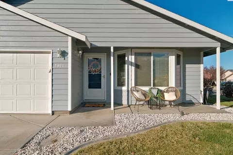 Exterior - 7903 Saturna Dr, Pasco, WA 99301 photo 7 of 8