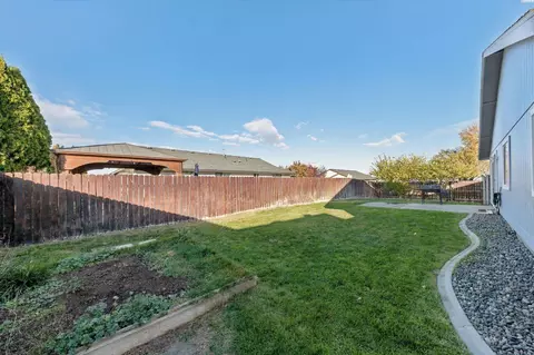 Exterior - 7903 Saturna Dr, Pasco, WA 99301 photo 6 of 8