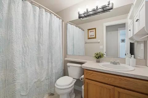 Bath - 7903 Saturna Dr, Pasco, WA 99301 photo 1 of 3