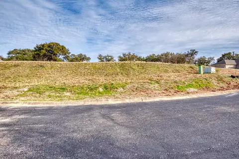 1902 N Chalet Cir, Kerrville, TX 78028