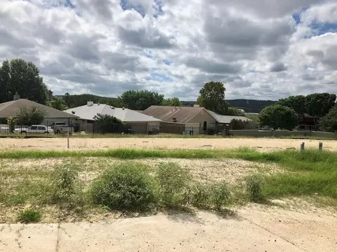 1813 N Chateau Ln, Kerrville, TX 78028