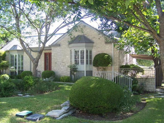 104 E St Andrews Loop