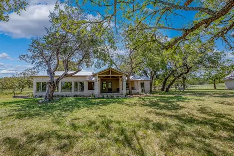 668 Elm Pass Rd, Center Point, TX 78010