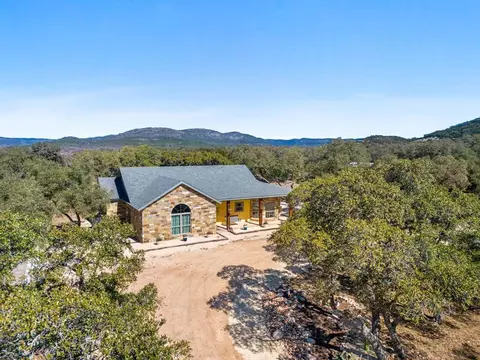381 Camino Primero, Leakey, TX 78873
