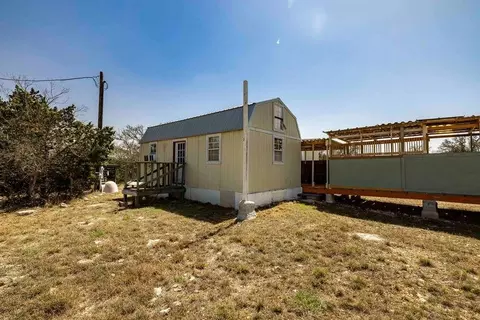 521 Rolling Oaks Dr, Harper, TX 78631 photo 1