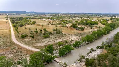 106 Homillus Rd E, Center Point, TX 78010