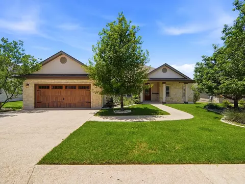 2009 Athens Ave, Kerrville, TX 78028