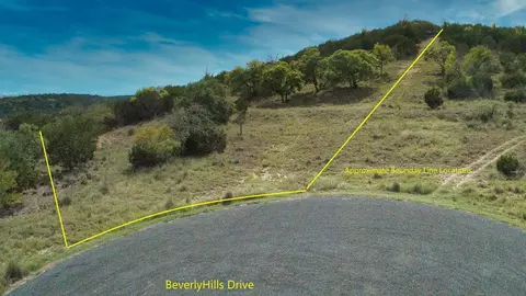 380 Beverly Hills Ln, Kerrville, TX 78028