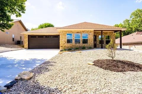 706 Oak Valley Dr, Kerrville, TX 78028