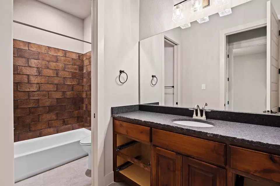 Bath - 3200- Apt 3 Pinnacle Club Dr, Kerrville, TX 78028 photo 1 of 4