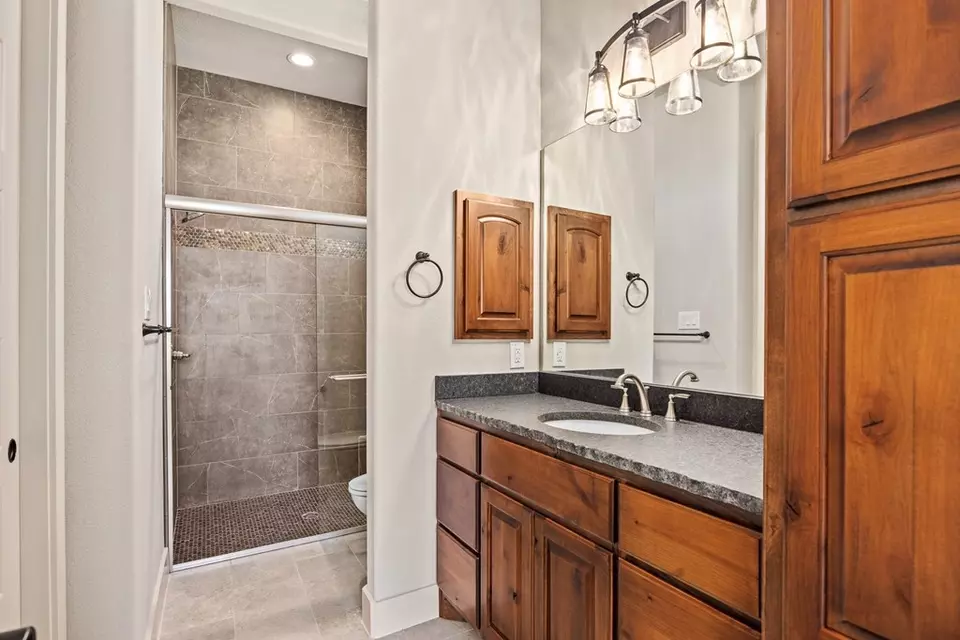 Bath - 3200- Apt 3 Pinnacle Club Dr, Kerrville, TX 78028 photo 2 of 4