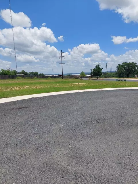 601 Atkins Ct, Fredericksburg, TX 78624