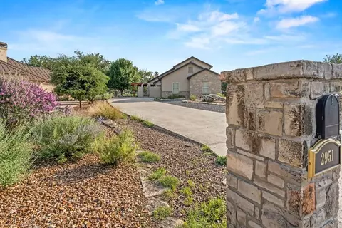 2951 Dry Hollow Dr, Kerrville, TX 78028