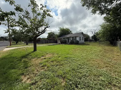 819821 Clay St, Kerrville, TX 78028