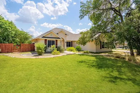 100 Glen Lakes Ct, Ingram, TX 78025