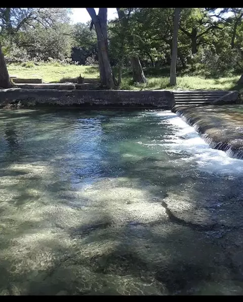 707 Mountain View Dr, Bandera, TX 78003