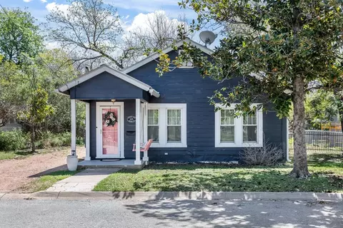 605 Robinson Ave, Kerrville, TX 78028