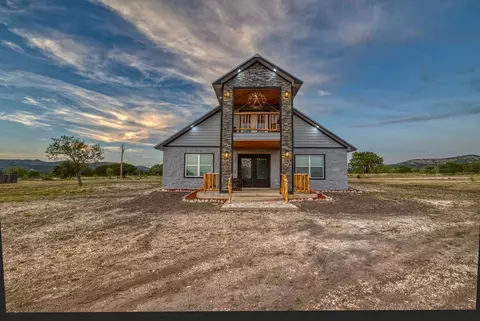 136 Cardinal Dr, Camp Wood, TX 78833