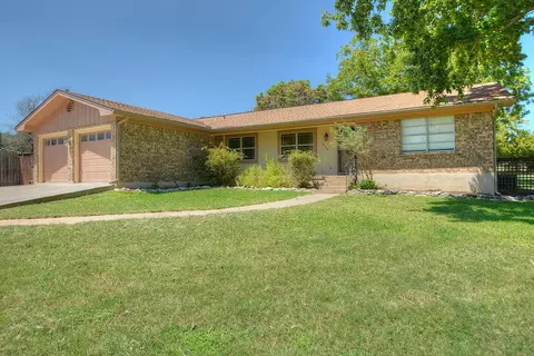 416 Valley Dr, Kerrville, TX 78028