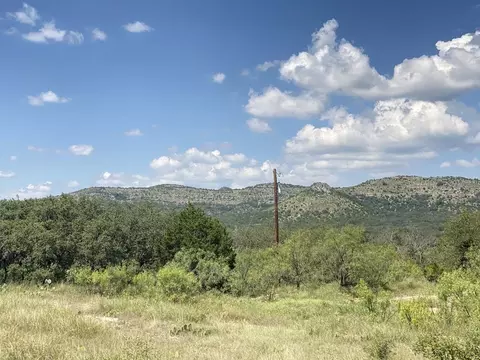 000 Mockingbird Ln, Camp Wood, TX 78833