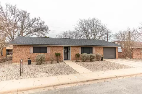 132 Village Dr, Kerrville, TX 78028