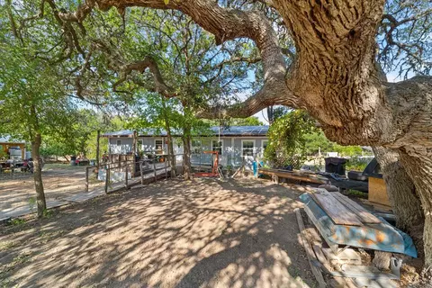 1602 Broad Oak Dr, Bandera, TX 78003