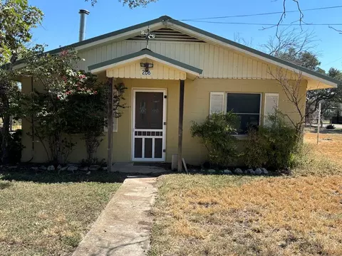 306 S Broadway, Rocksprings, TX 78880